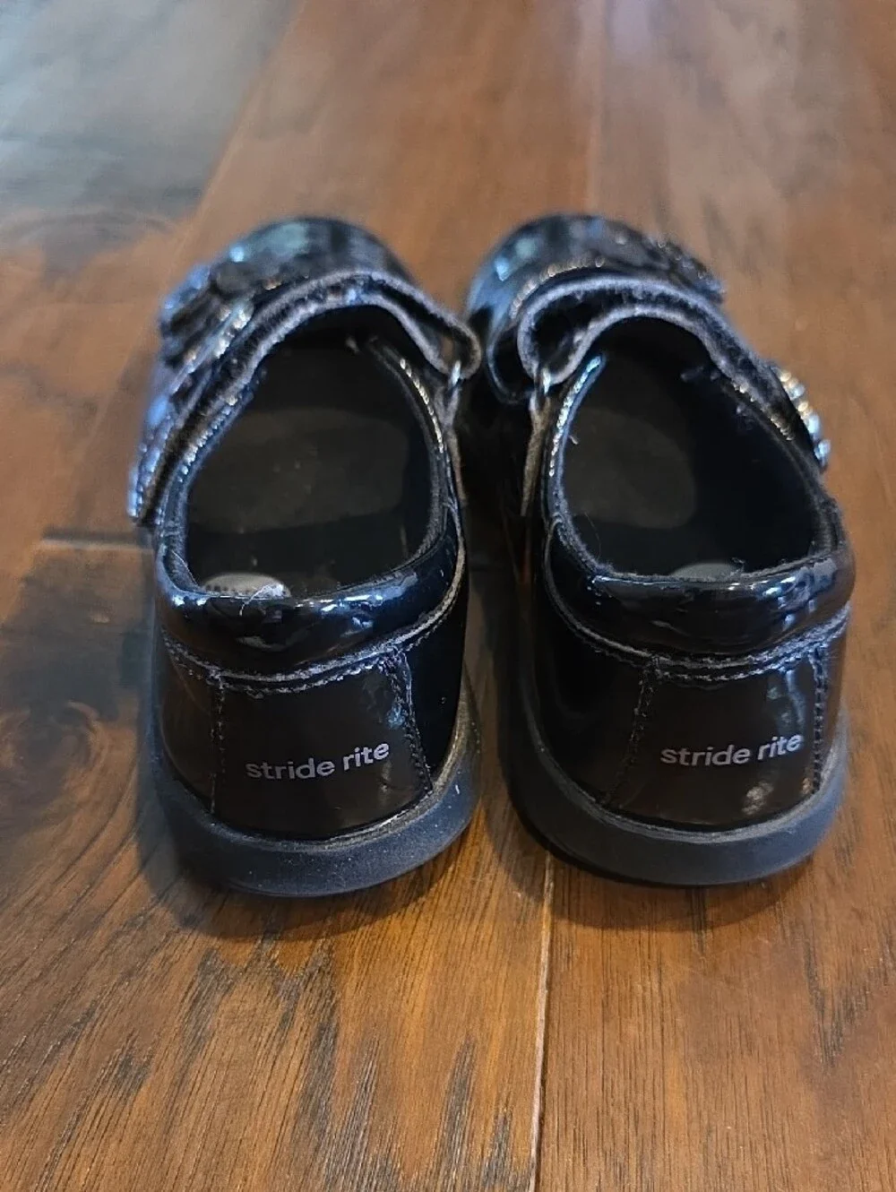 Stride Rite Size 12. Girls Black Patent Mary Jane Shoes with Flower Accent